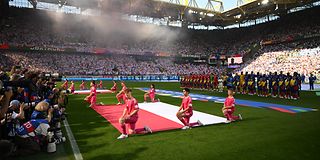 Das Fahnenteam bei der Eröffnungszeremonie.